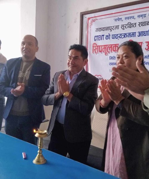 नारी सीप सृजनाले राक्सिराङ्गका २० युवालाई सिपमुलक तालिम दिदै