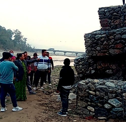 सामाजिक बिकास मन्त्री मुक्तान पालिका उपाध्यक्ष सहित मनहरी खोलाको ड्याम निरिक्षणमा