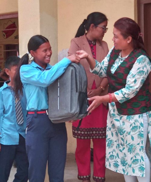 सिविन नेपालद्वारा  ४७ जना बिपन्न बालबालिकालाई शैक्षिक सामाग्री बितरण