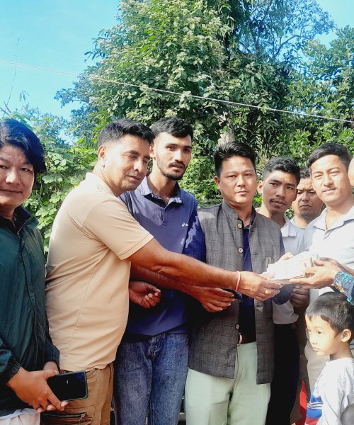 तामाङ सोसाईटी अफ द टेक्सासद्वारा क्यान्सरबाट मृत्यु भएका थिङ परिवारलाई आर्थिक सहयोग
