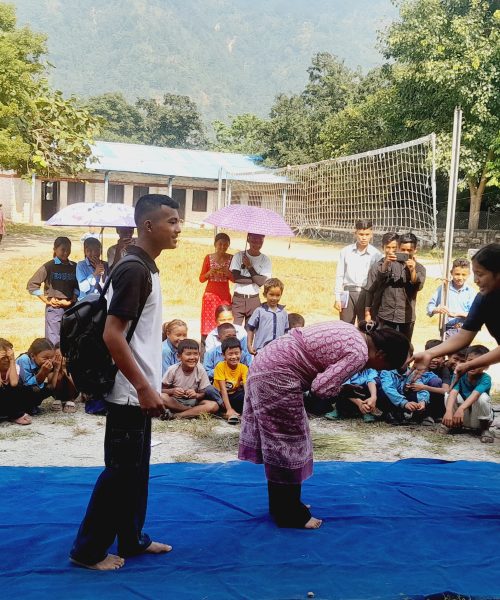 राक्सिराङ्गका बाल चेतना समूहमा आवद्ध बिद्यार्थीद्वारा नाटक प्रस्तुत