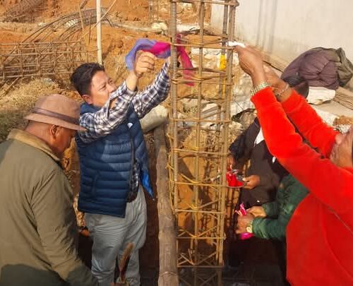 मनहरी २ स्थित  रत्नलिङ्ग गुम्बाको  वडा अध्यक्ष पाख्रिनद्वारा शिलान्यास