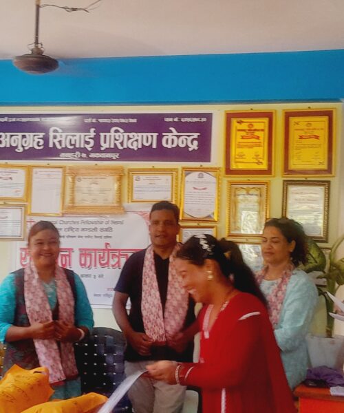 गार्मेन्ट उत्पादनमा मनहरीका महिलाहरु ; पालिकाले सक्दो सहयोग गर्छ उपाध्यक्ष पुलामी
