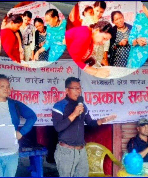 मध्यवर्ती खारेजीको माग गर्दै मनहरीमा दुधे बालक च्यापेरै हस्ताक्षर कार्यक्रममा  देखिए एक महिला